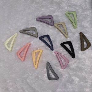 Triangle matte claw clip