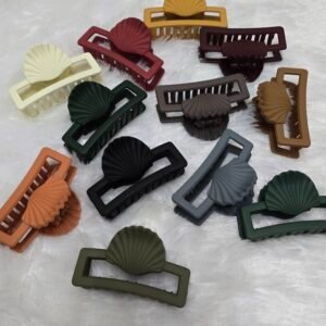 Big matte seashell-inspired claw clip