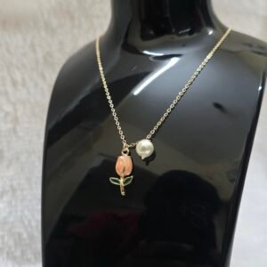 Tulip pearl pendant
