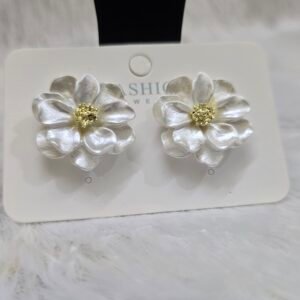 White flower shaped earrings