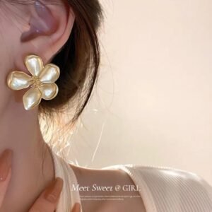 Matte gold finish flower stud