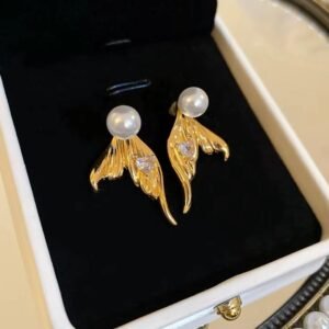 Pearl mermaid tail studs