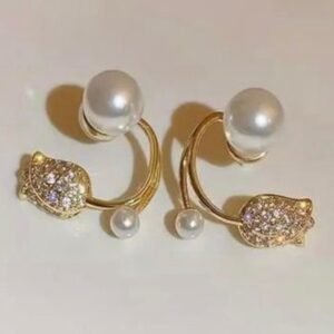 Dual pearl stud earrings