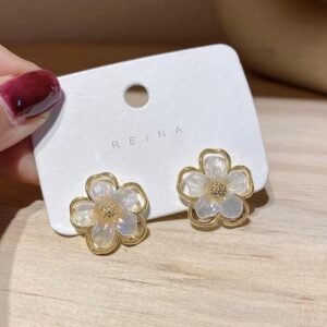 Golden white flower stud