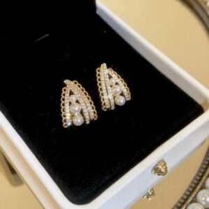 Faux pearls and clear stones earrings