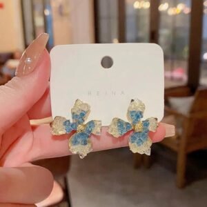 Blue floral resin stud