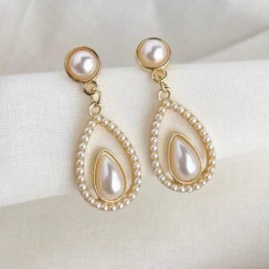 Gold toned peal drop earrings