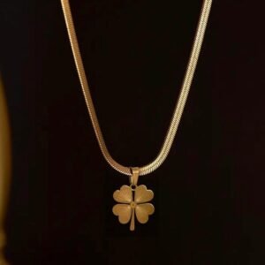 Anti tarnish leaf clover pendant necklace
