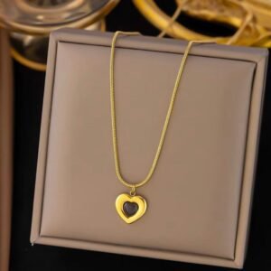 Anti tarnish black heart pendant necklace