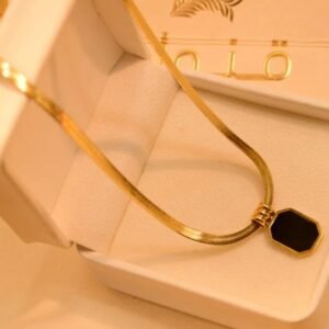 Anti tarnish Black stone pendant necklace