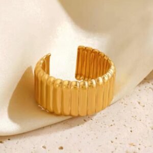 Anti tarnish ribbed band ring