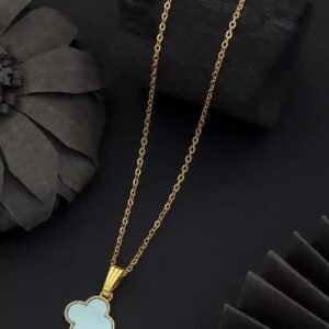 Clover pendant necklace